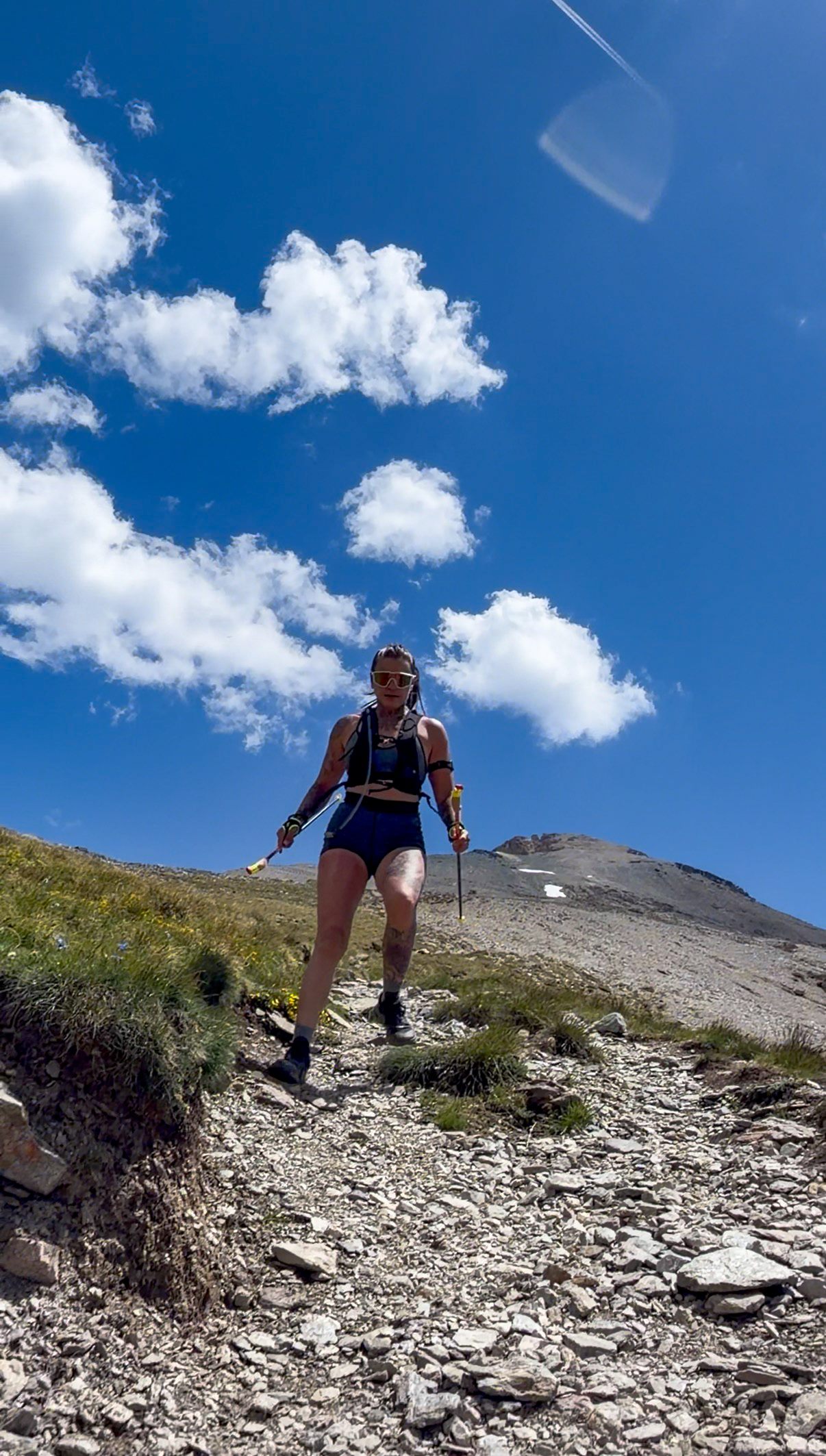 Margot Pfister en descente lors d’une sortie de trail en montagne